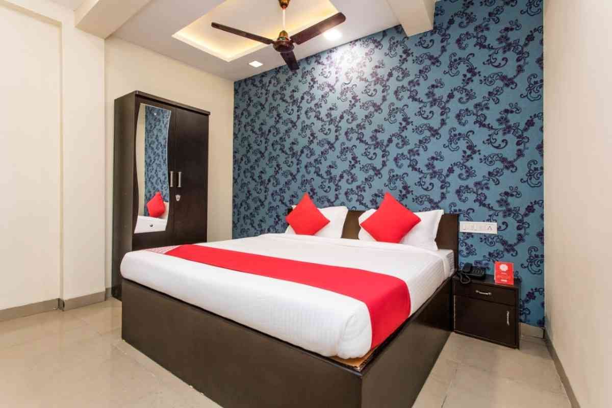 JMC HOTEL BLUE INN - A peaceful and pet-friendly Indore hotel for couples.