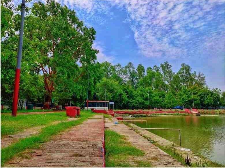 Surya Sarovar Park - A scenic, relaxing park for couples in Bhullanpur, Varanasi.