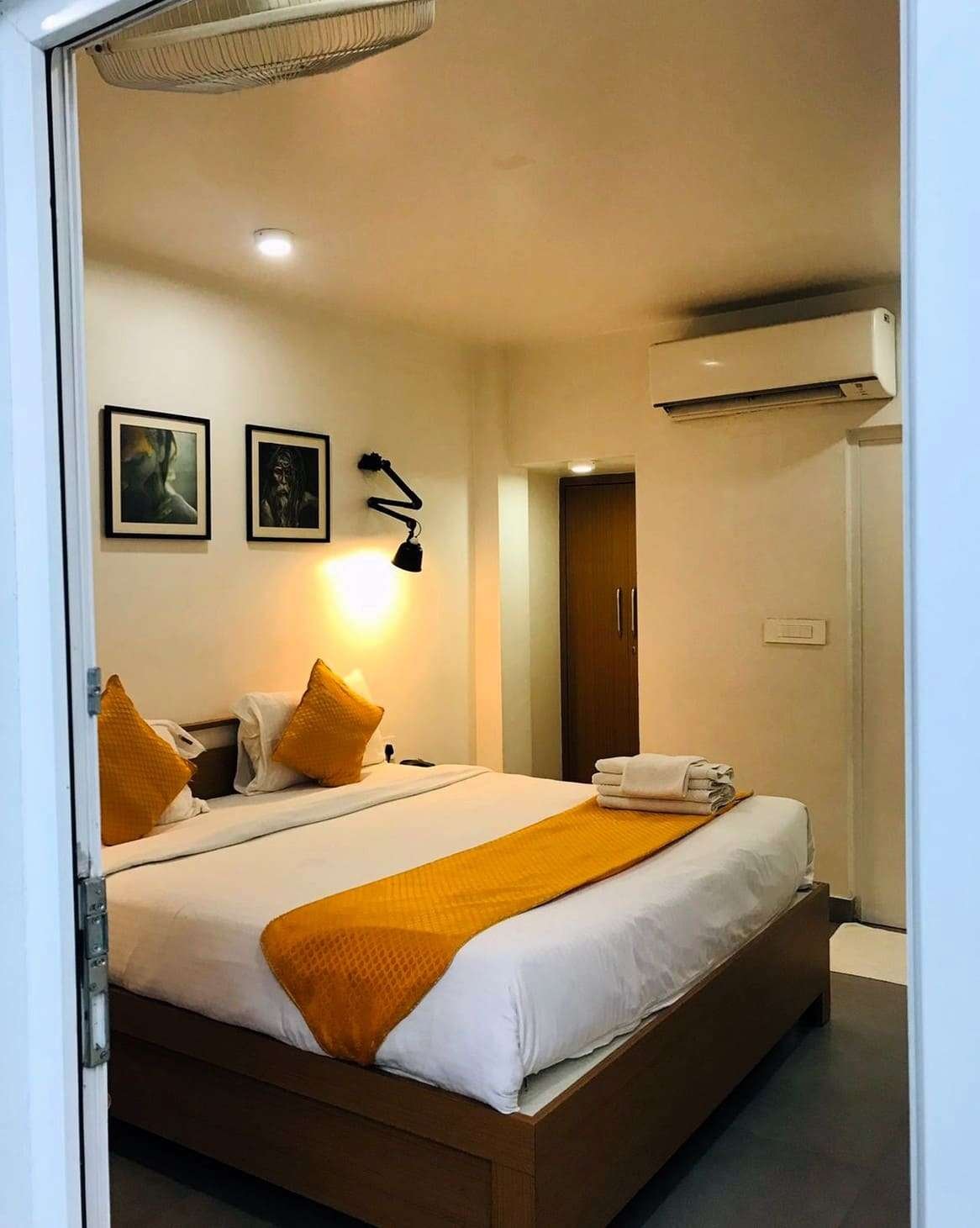 HOTEL STAY BANARAS - Hotel with the famous Behind Yellow Doors cafe.