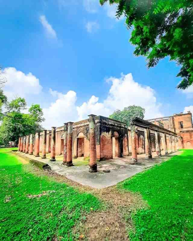 Residency Park - Quiet historical ruins surrounded by greenery creating perfect secluded spots for couples in Lucknow.