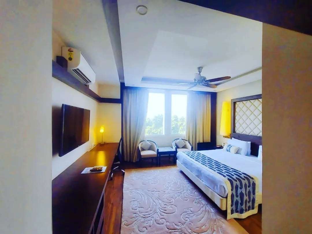 Clarks Avadh Lucknow - Luxury riverside hotel with stunning city views perfect for romantic couple getaways.