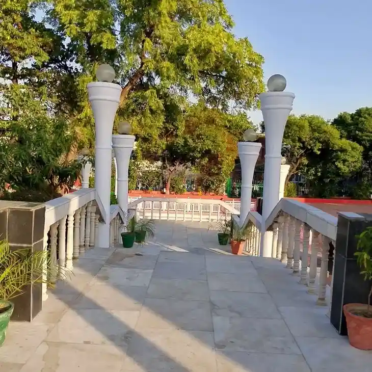 Pt. Deendayal Upadhyaya Park - An artistic, well-kept park for couples in Padao, Varanasi.
