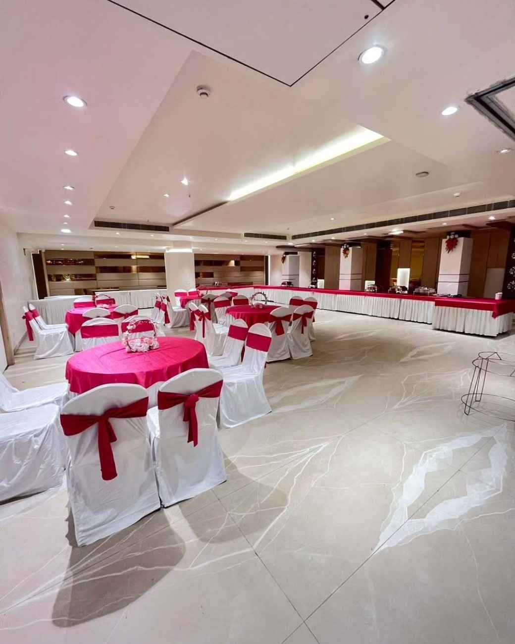 Hotel Radical Palace - Secure couple-friendly hotel with excellent safety and warm hospitality near Lucknow Junction.