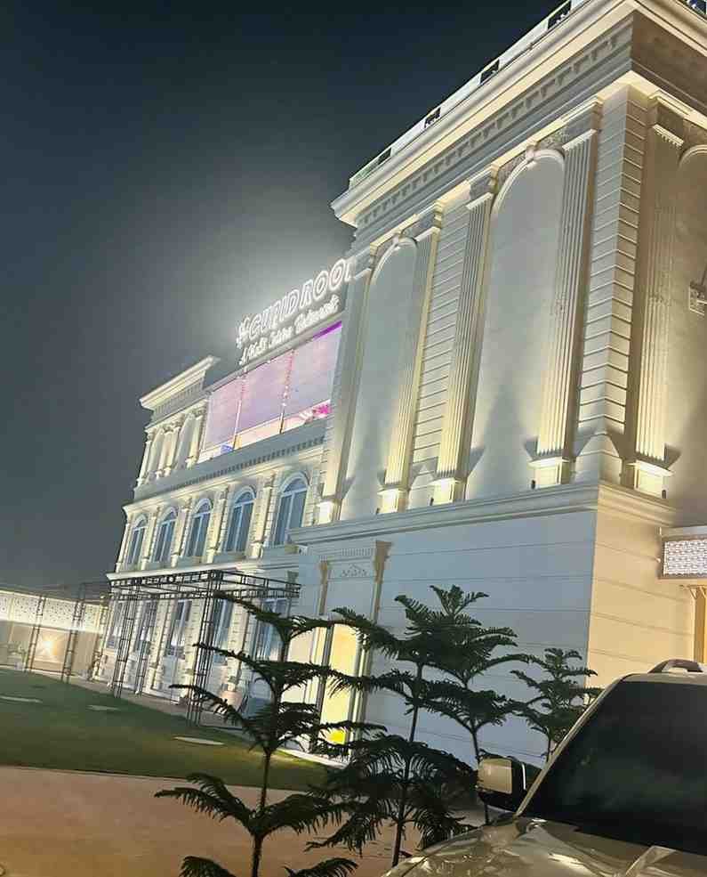 Cupid Roof - A trendy and romantic rooftop restaurant for a special date night.