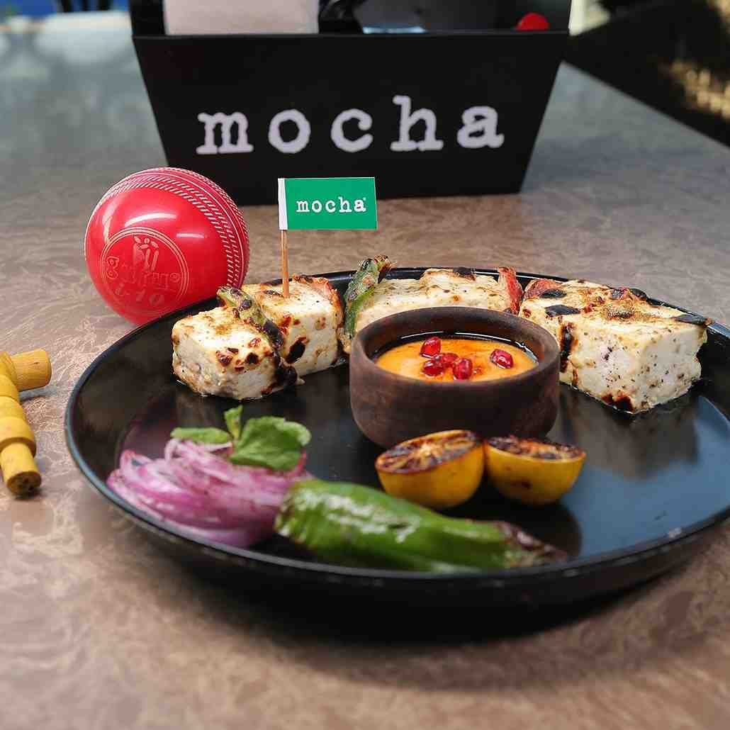 mocha cafe & bar - Lovely cafe with old-school charm and excellent cocktails perfect for couples.