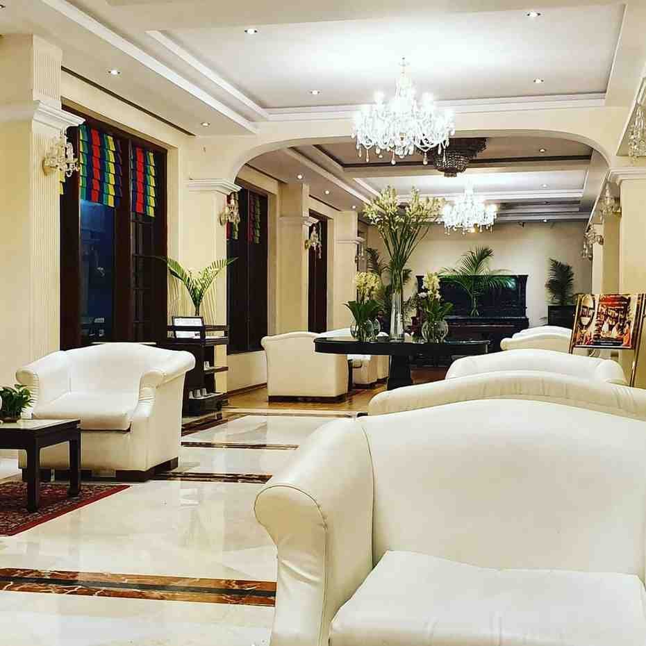 The Clarks Varanasi - A classic 5-star hotel in the Cantonment area.