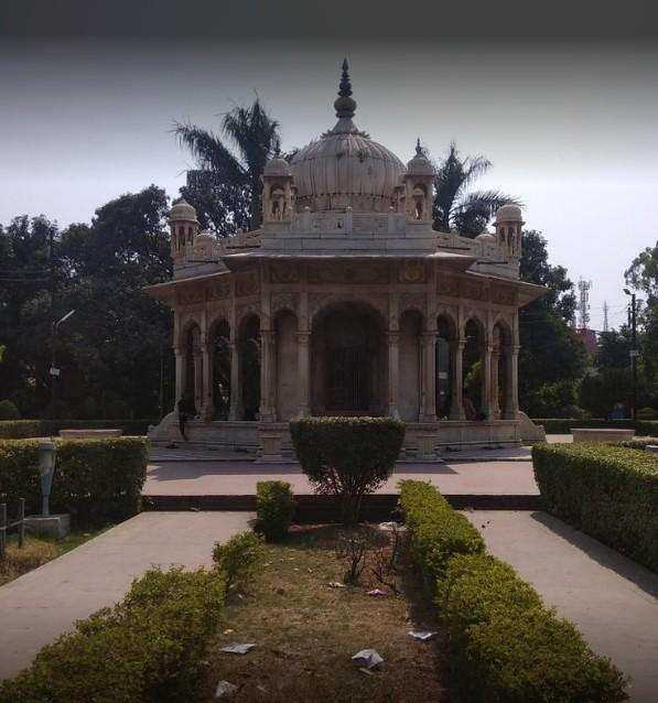 Anand Park - A calm, green park for couples in Bhelupur, Varanasi.