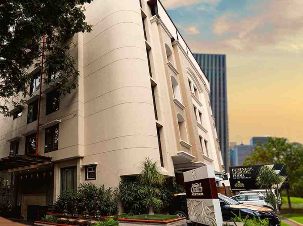 Hotel South Avenue - An upscale South Tukoganj hotel in Indore with great couple ambiance.