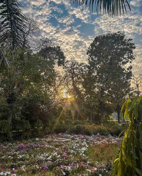 Nehru Park - A lively park for couples in Varanasi Cantonment.