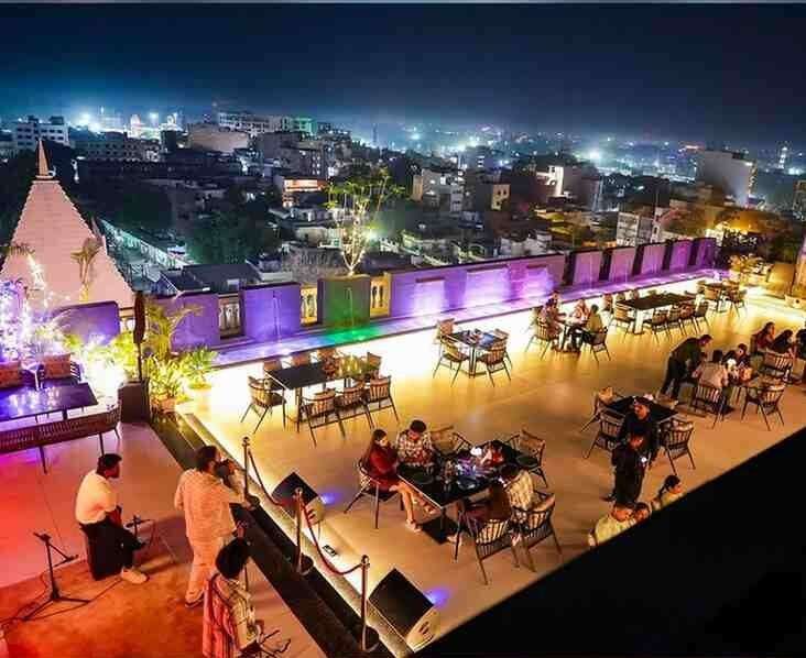 Sunsutra Rooftop and Restro - A stylish rooftop cafe in Maldahiya.