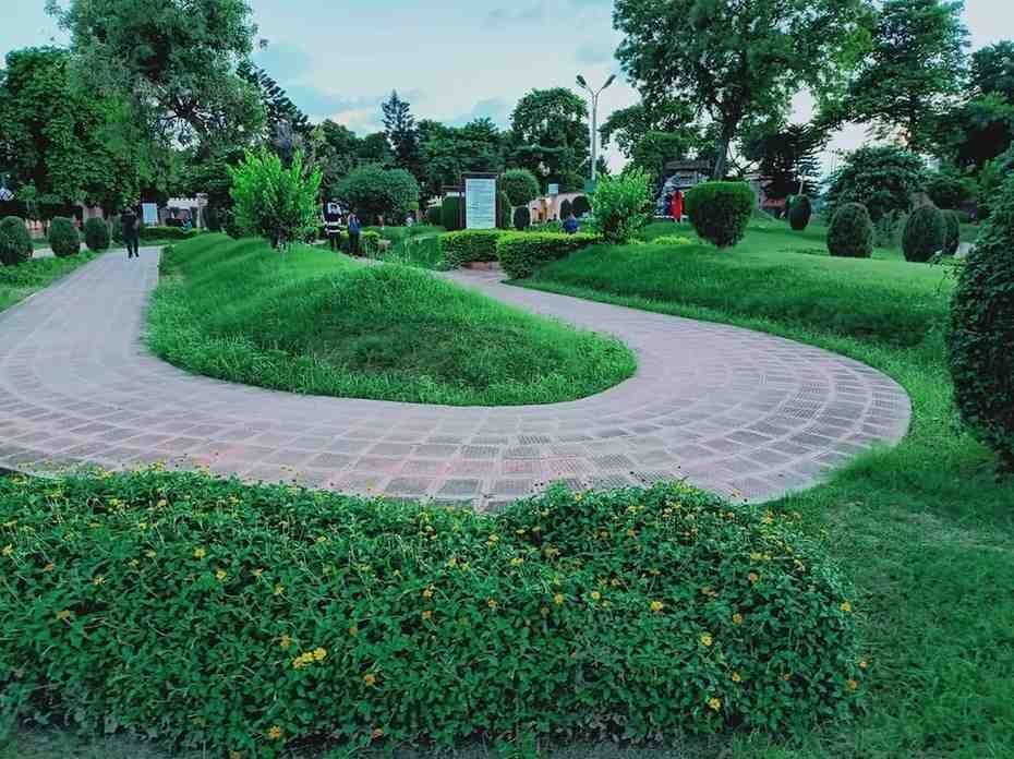 Swarn Jayanti Smriti Vihar Park - Spacious park with lush greenery and cozy couple spots in Indira Nagar, Lucknow.