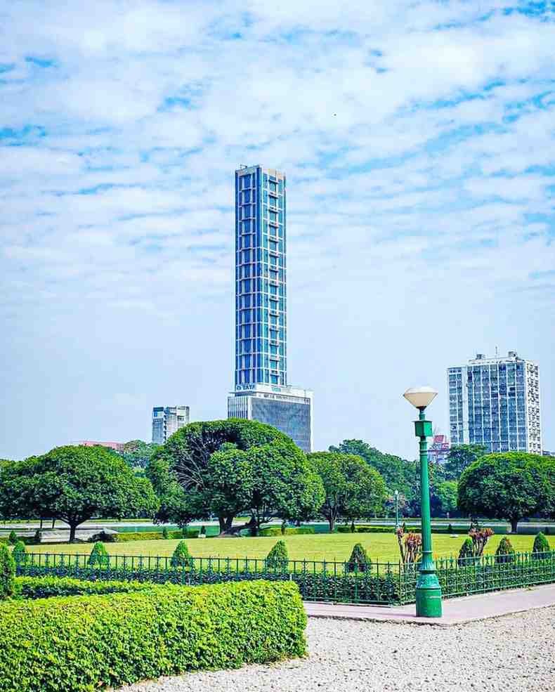 Elliot Park - A central, peaceful green space perfect for couples in Kolkata.