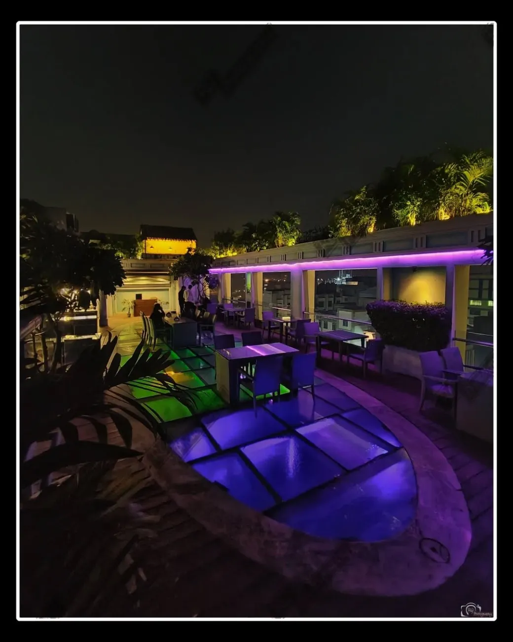 Hotel De Sovrani - A couple-friendly hotel in Salt Lake with a pool.