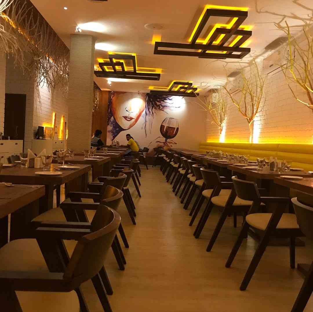 The Saffron Tree - A beautiful aquarium-themed restaurant in Kalighat, Kolkata.