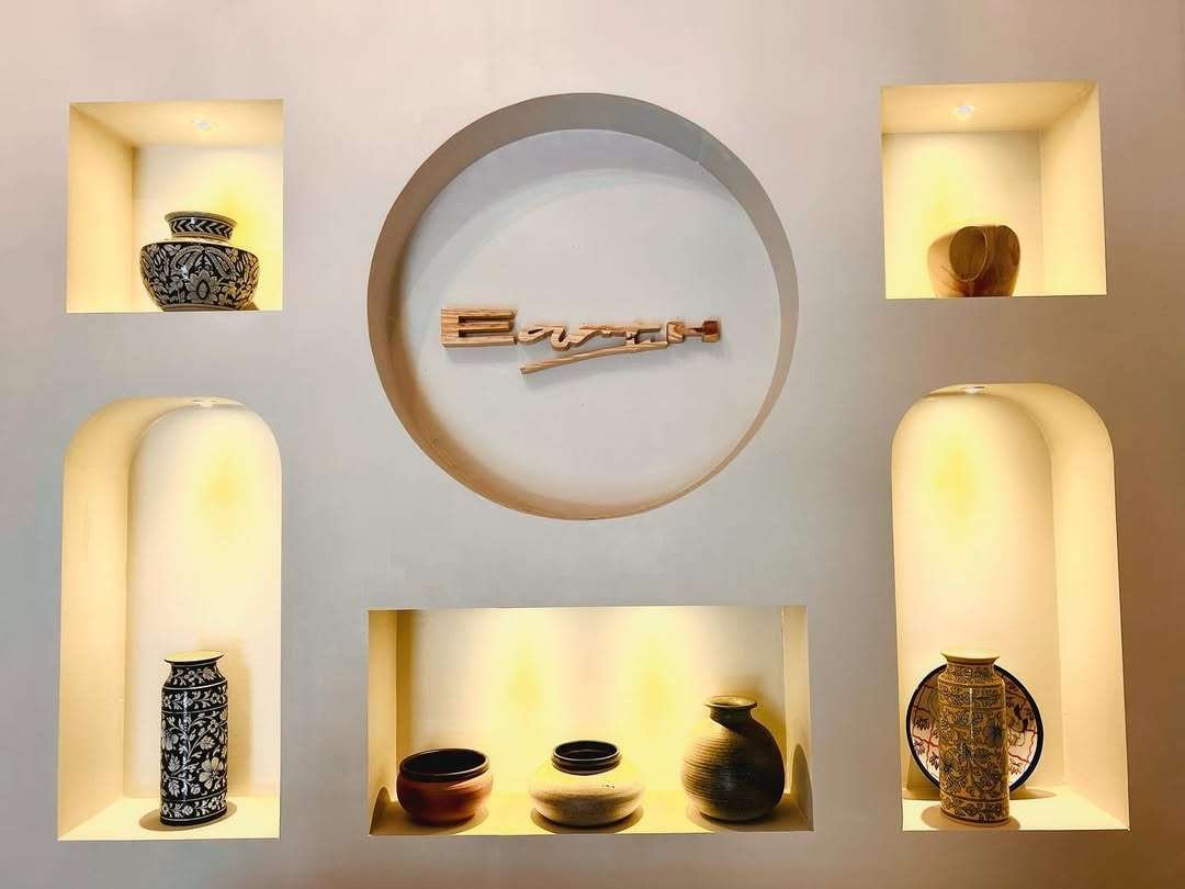 Earth Pottery Shop - A creative pottery studio where couples learn together in calm atmosphere near Lake Gardens.