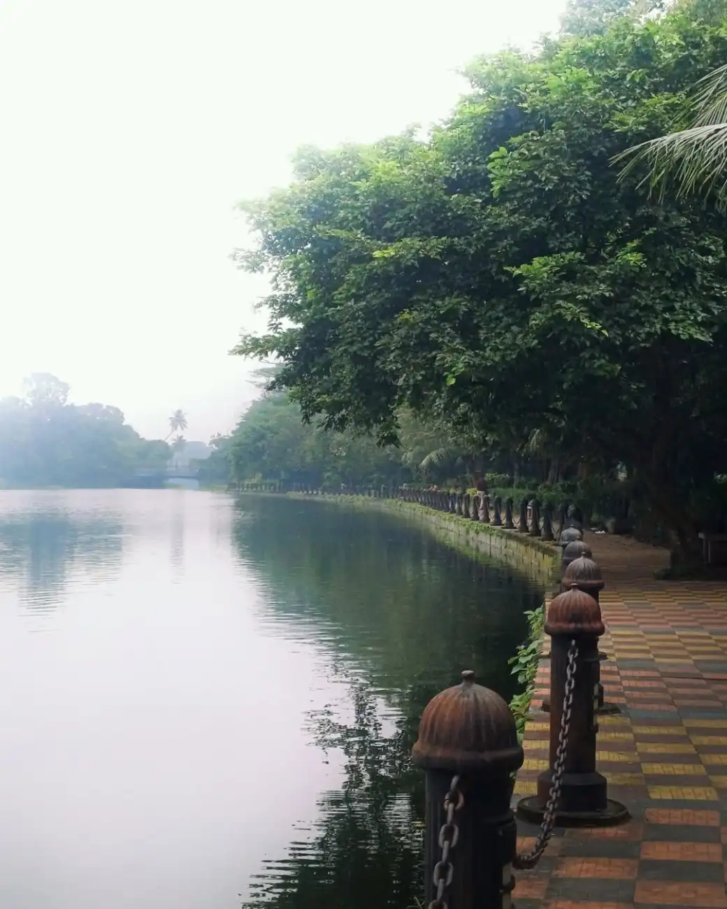 Rabindra Sarobar Lake - Kolkata's iconic 'love letter' for romantic couples.