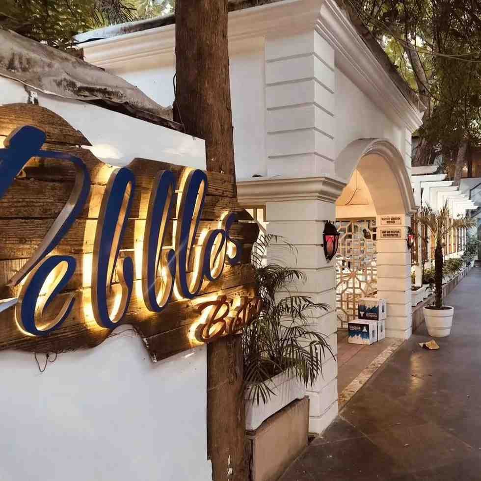 The Pebbles Bistro - A happening place with spacious layout for couples in Gomti Nagar, Lucknow.