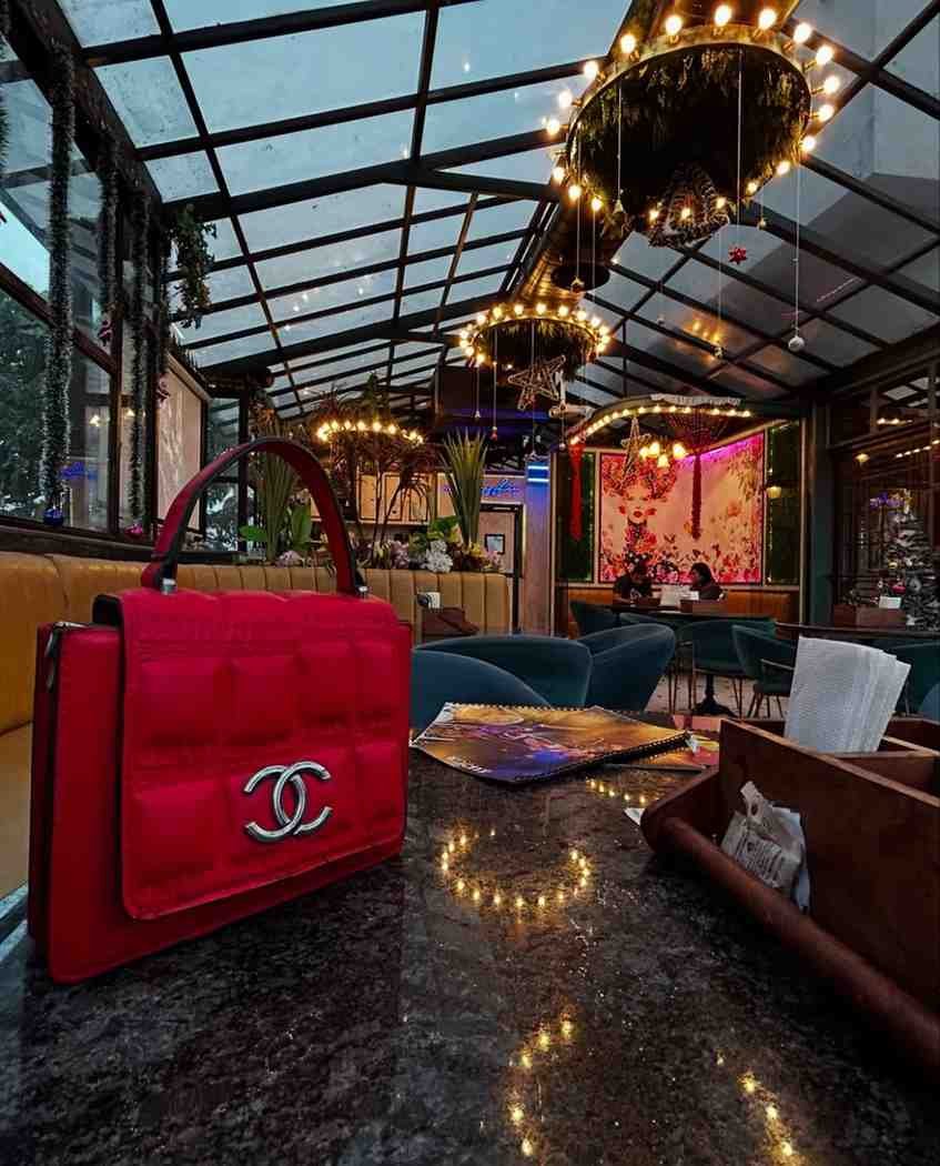 Zucca The Lounge - A rooftop lounge with aesthetic decor near Golpark, Kolkata.