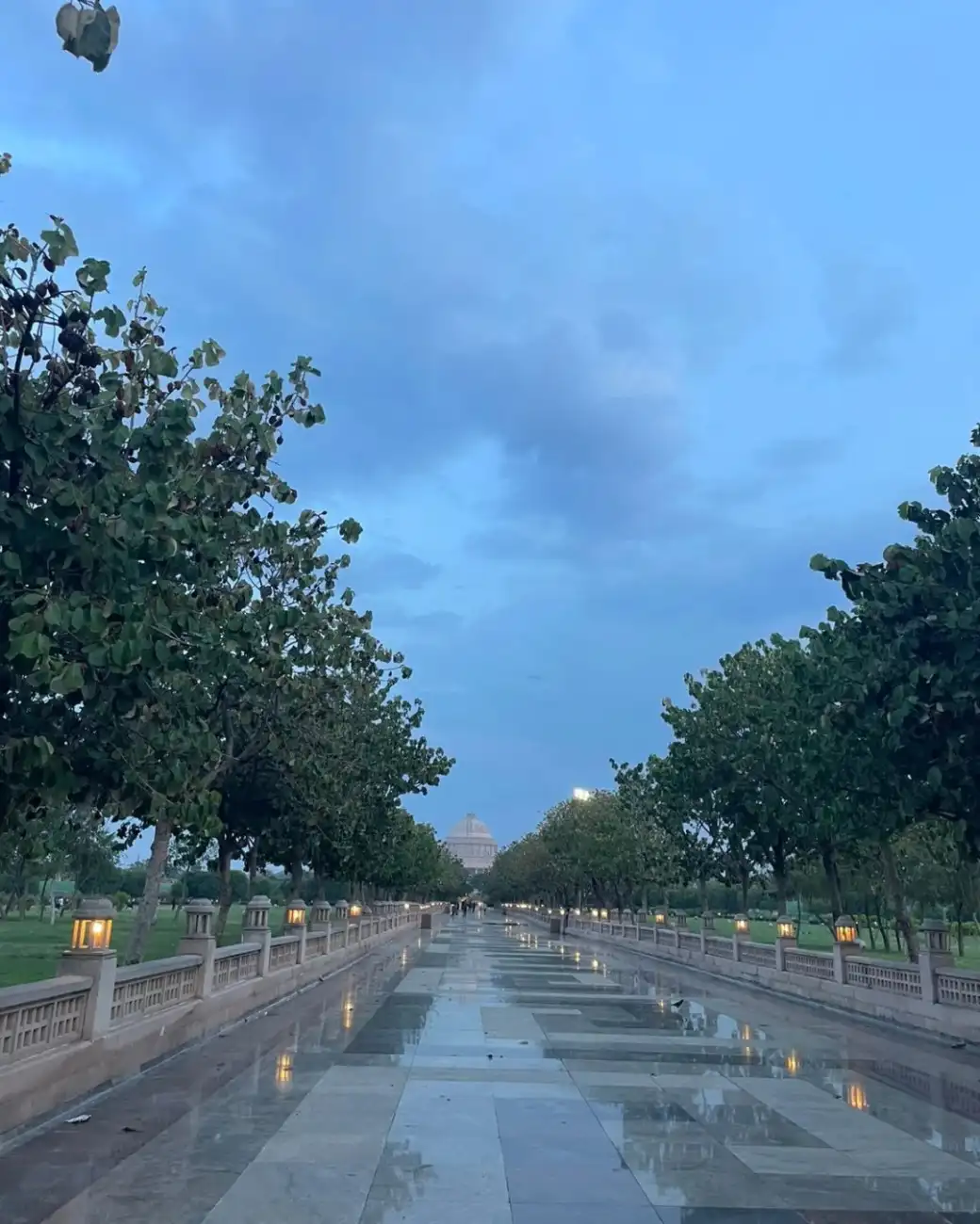 Eco Garden Lucknow - Peaceful green space with marble structures and palm trees perfect for quiet dates.