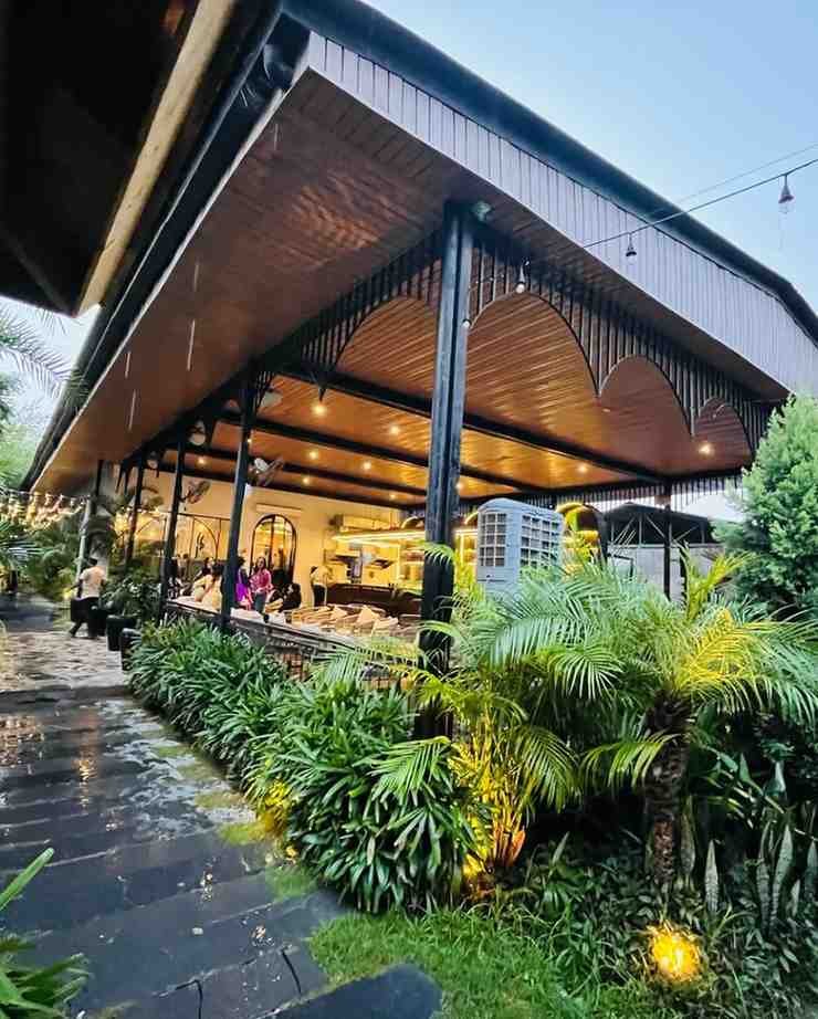 VintClub Resort - One of Lucknow's best resorts with entertainment options for couples.