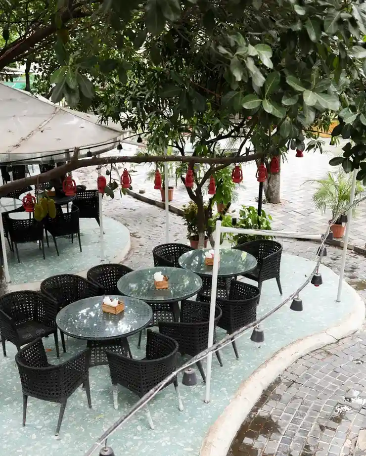 Thirty Two Degree North East - Open-air vegetarian cafe with garden setting and nature surroundings perfect for couples in Bhopal.