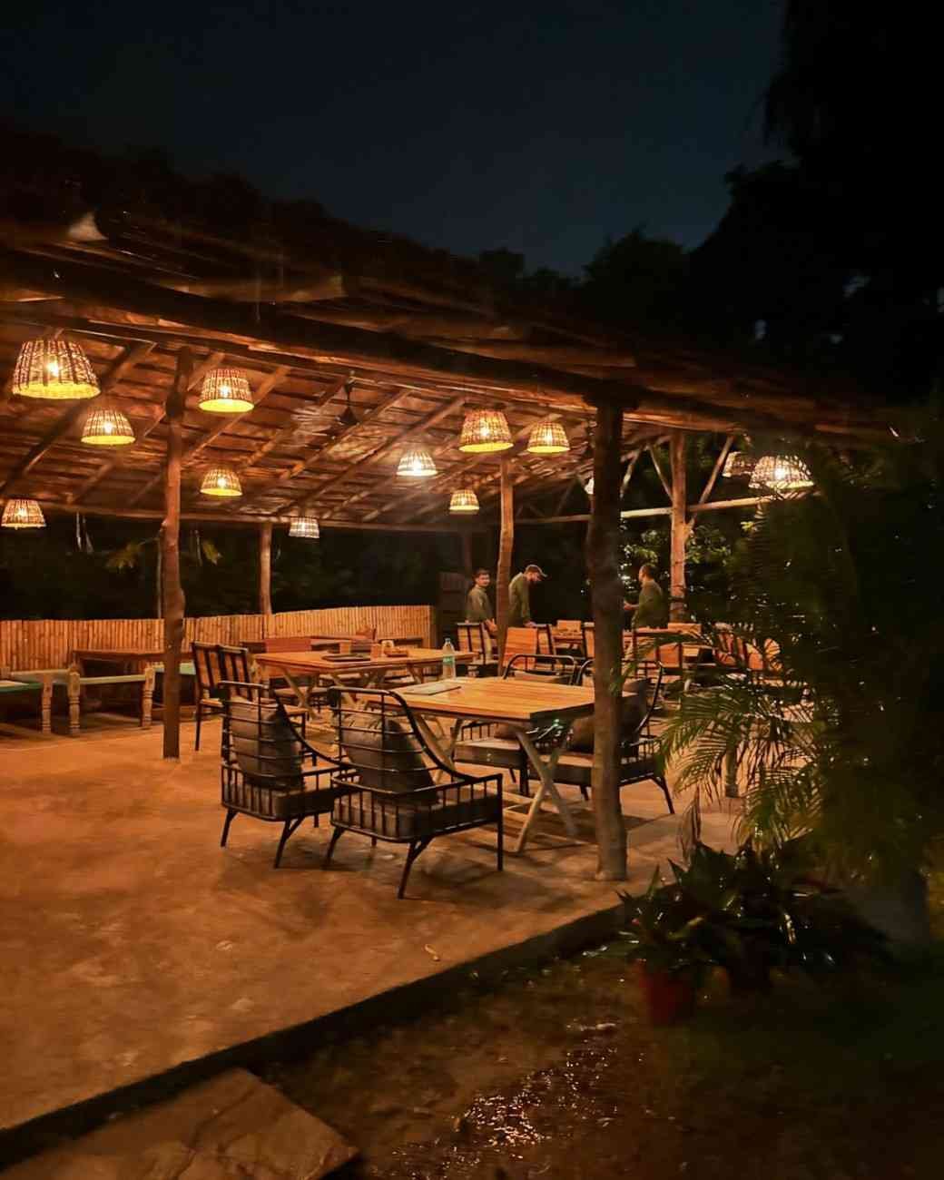 Blue Lagoon Resort - Luxurious lakeside resort with beautiful lawns and elegant décor perfect for couples in Bhopal.