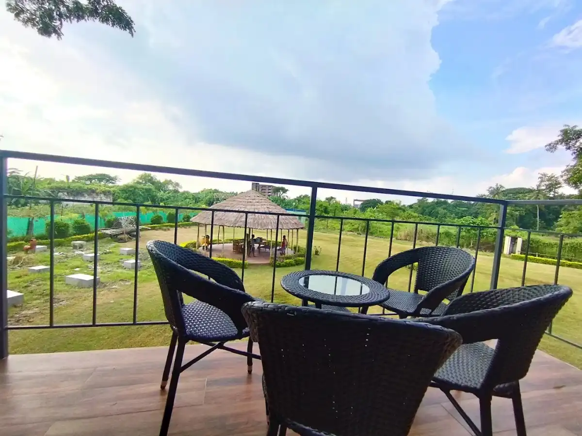 Charulata Resort - Clean resort with nature views inspired by Satyajit Ray film.