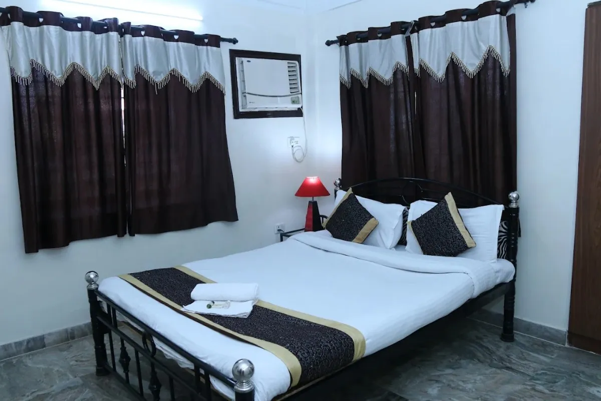 The Elite Apartment Hotel - an elegant and spacious stay for couples.
