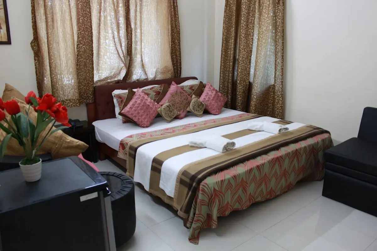 Innra The Guest House - A safe and secure guest house for couples in Ballygunge.