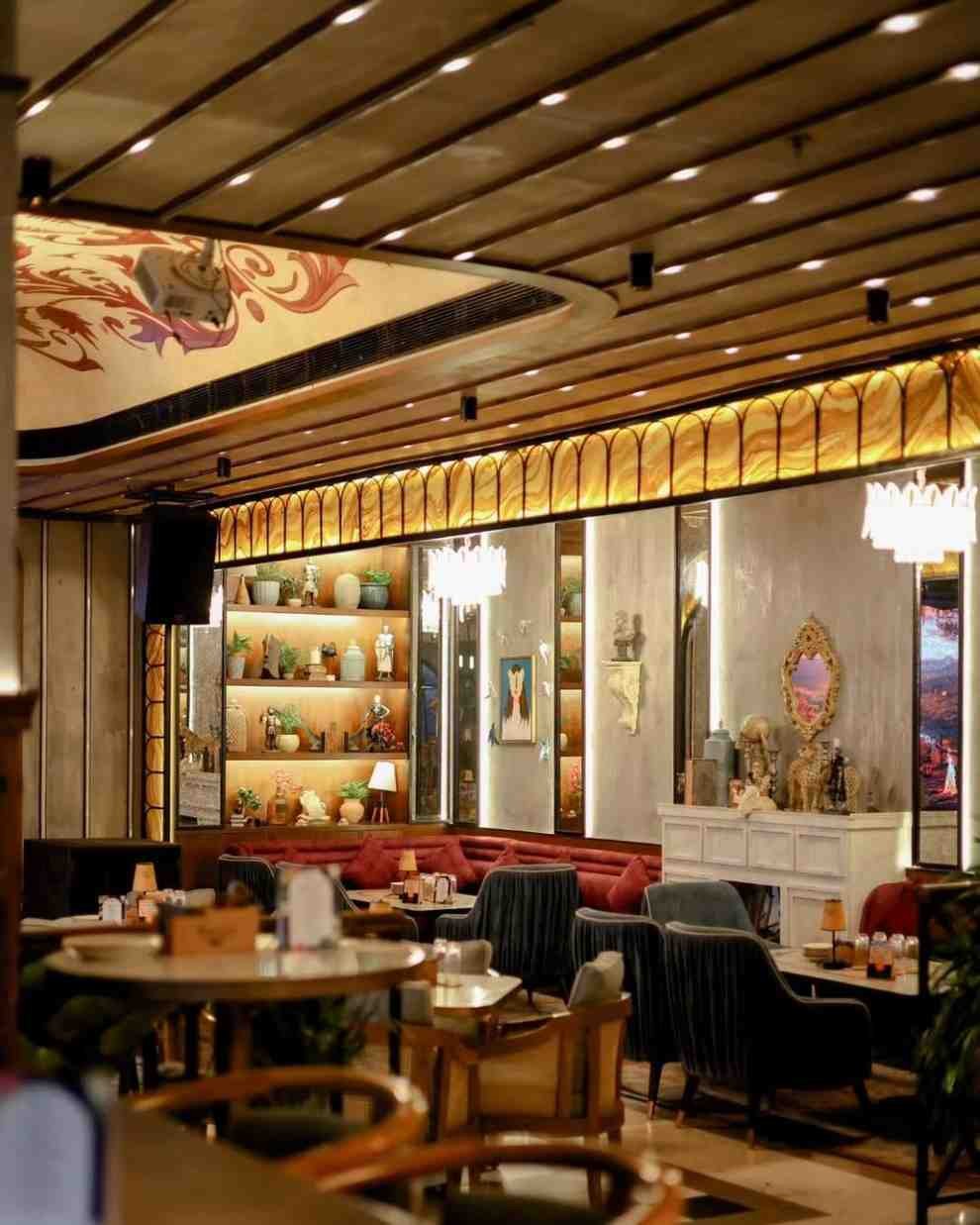 Romeo Lane - Fine dining with power lunch combos and excellent service perfect for couples in Bhopal.