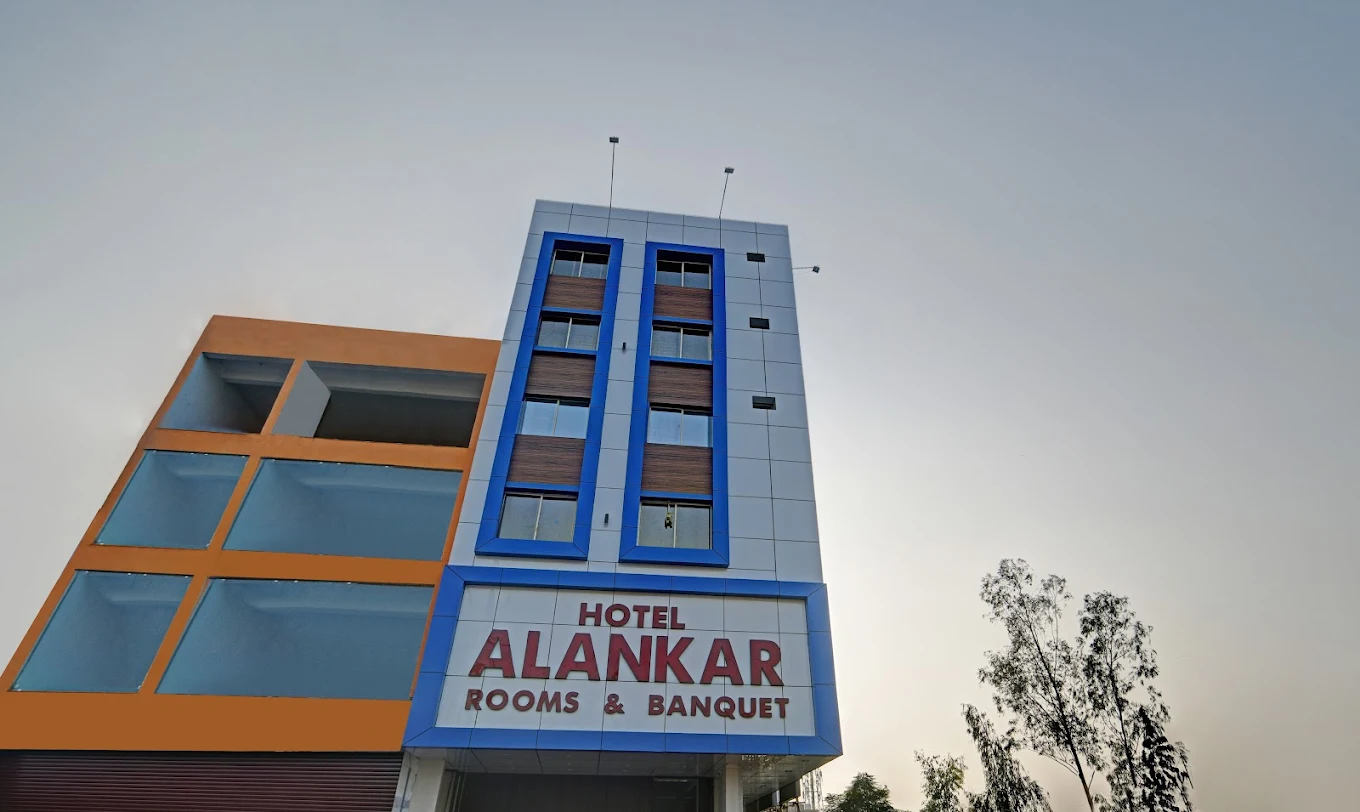 Treebo Hotel Alankar Bhopal - Convenient location with clean rooms and friendly staff perfect for couples in Bhopal.