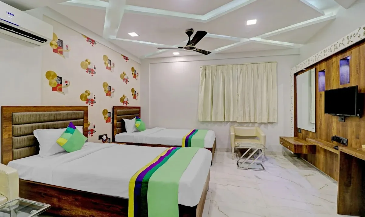 Treebo Orion Sapphire - A convenient hotel near Park Street.