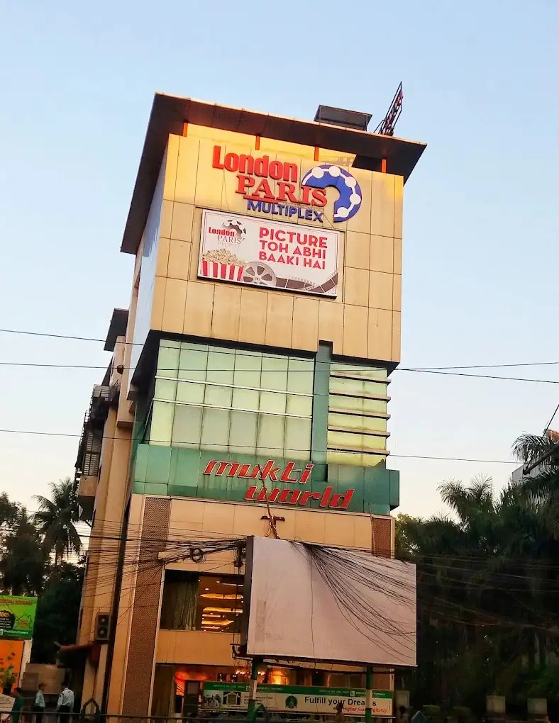 London Paris Multiplex - An affordable cinema with peaceful atmosphere perfect for movie date nights in Ballygunge.