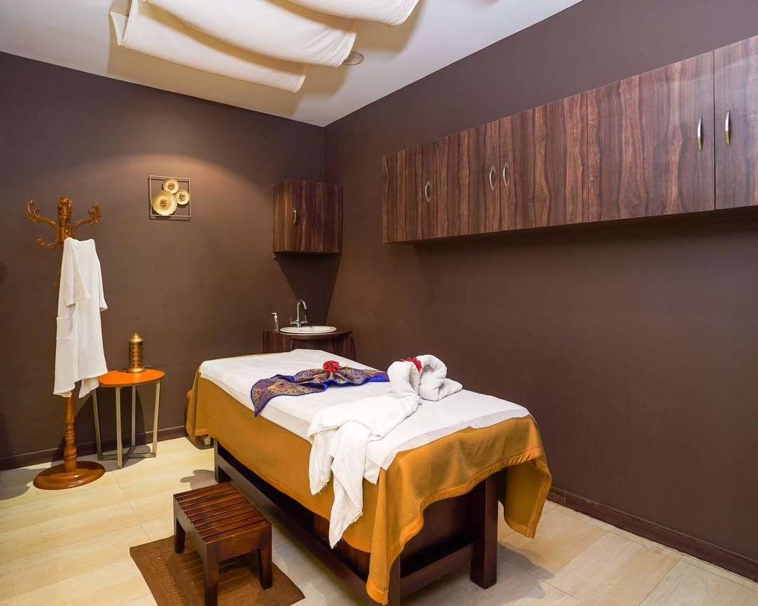 Turyaa Chennai - A luxurious and romantic hotel praised for its attentive staff and inviting atmosphere.