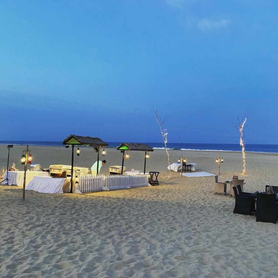 Bay View - Beachside dining with a stunning sea view.