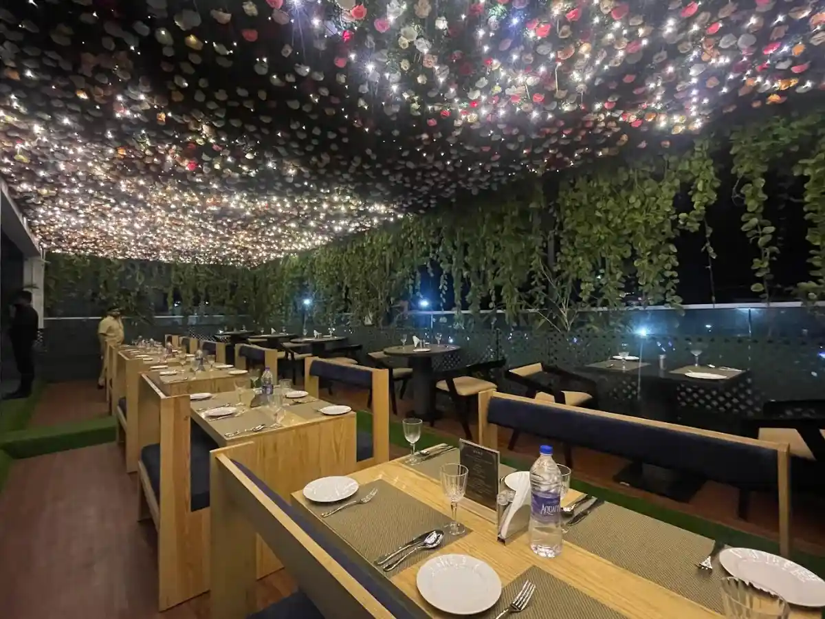 Big Bull Lounge - Lively lounge for Tamil music lovers.