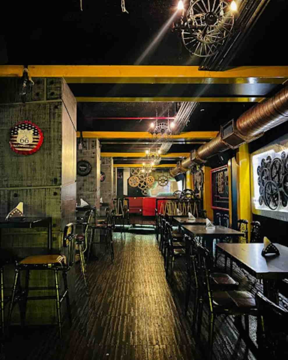Lower Deck Bar & Nightclub - Energetic nightclub with great music.