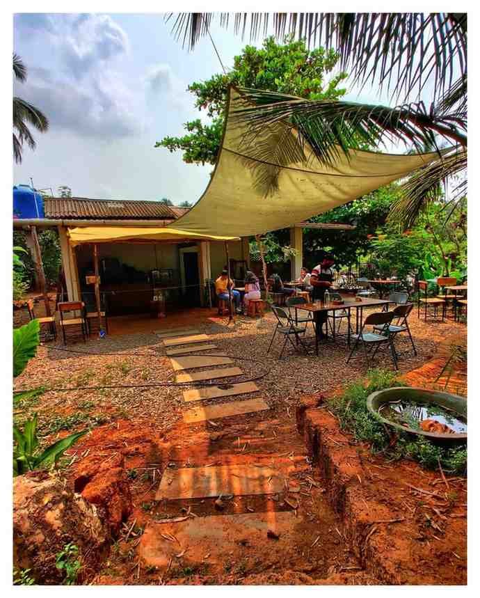 Mon Petit Frère - A quaint and rustic cafe with delicious food and great music.