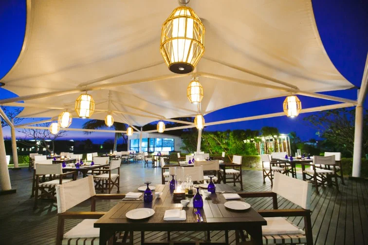 Upper Deck - Romantic beachside restaurant with a perfect sea view.