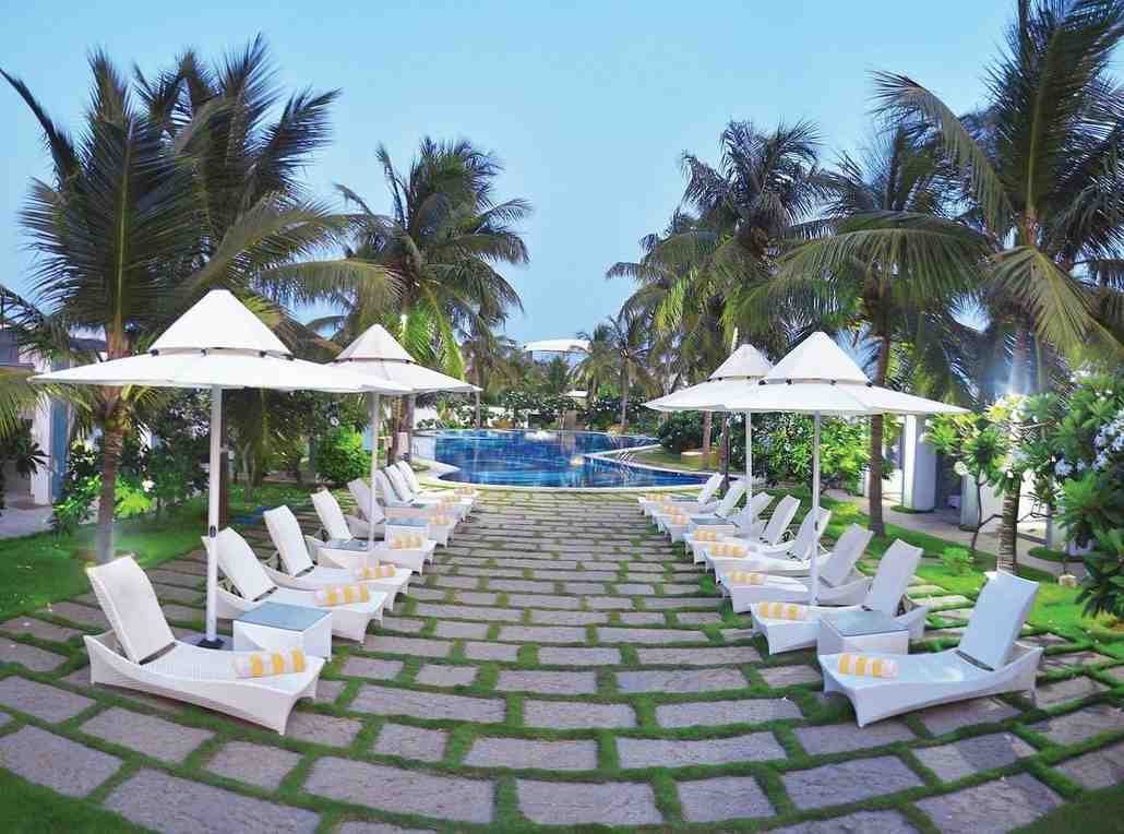 Grande Bay Resort And Spa - Upscale resort with modern rooms and a beach view bar.