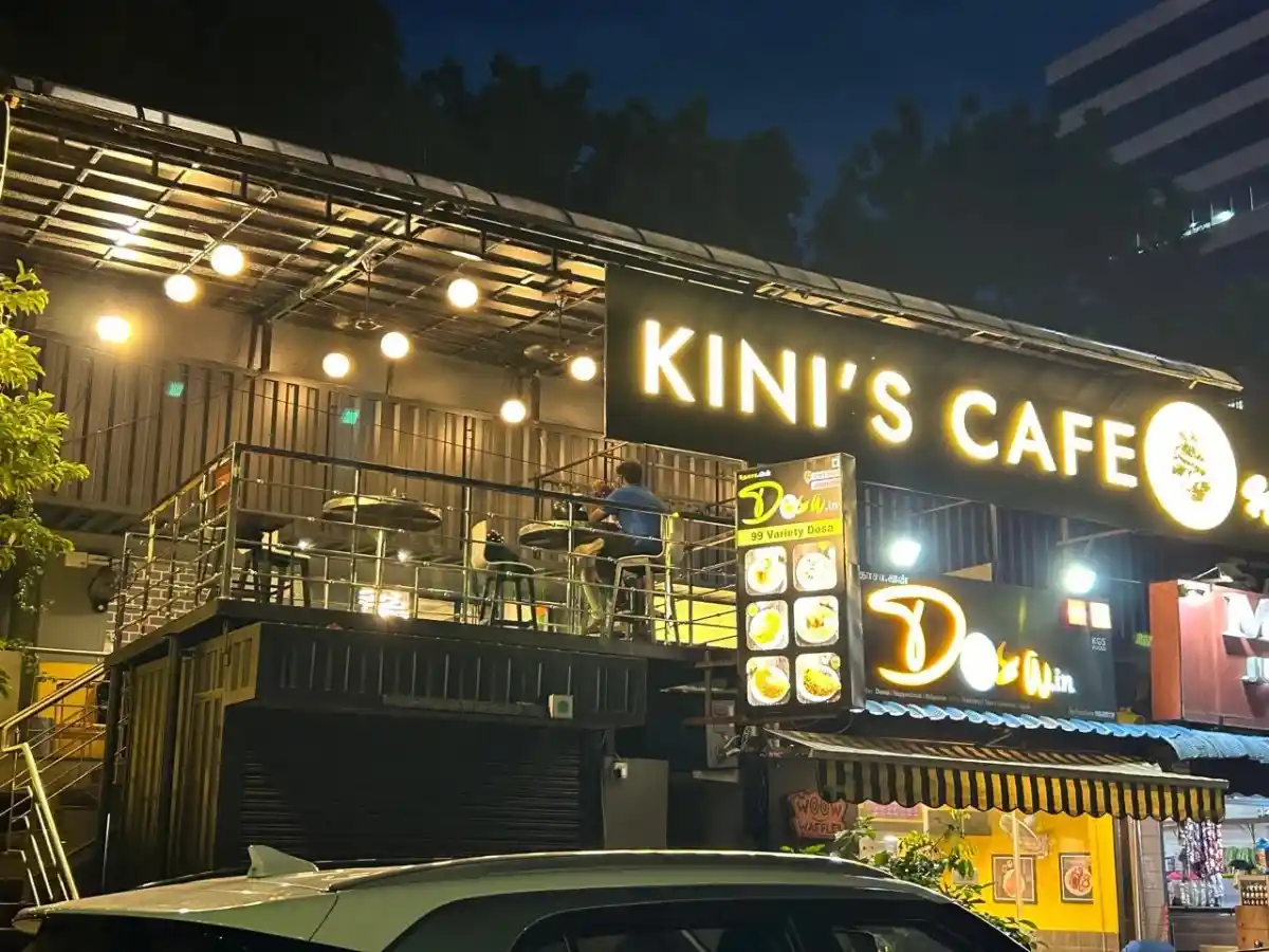 KINI'S CAFE - Cozy cafe with dual sections perfect for different couple preferences.