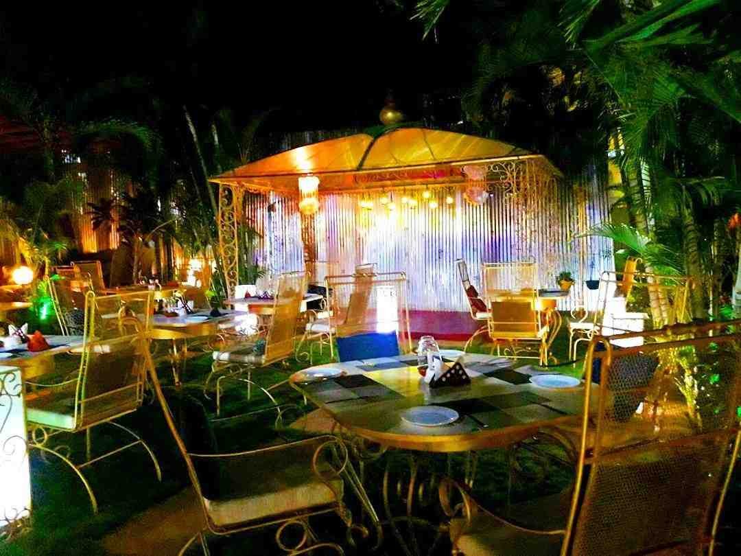 Shivers Garden Bar & Restaurant - Bohemian outlet with lovely decor.